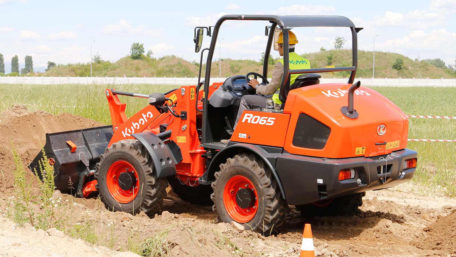 Kubota R070 Belden Kırmalı Yükleyici